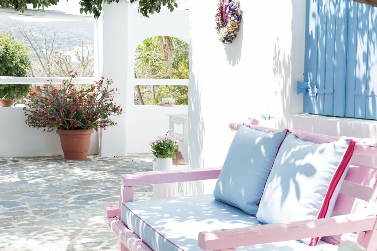 Villaloz * Naousa (Paros)